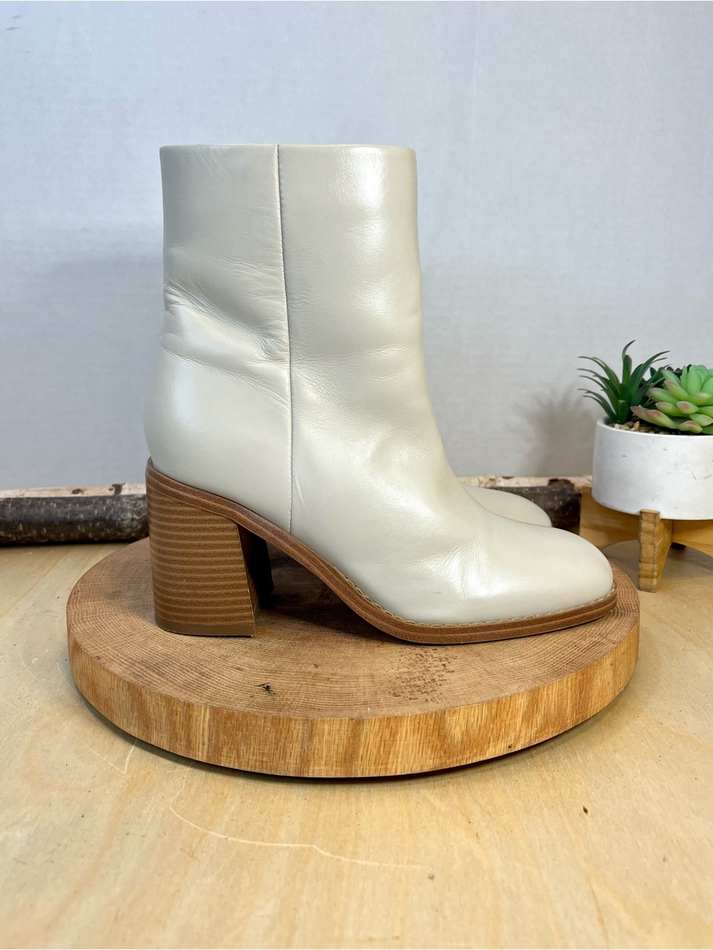 Marc Fisher Lysia Bootie in Light Natural Leather Bone size 6.5
